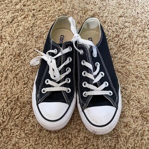 Women’s size 6 Converse